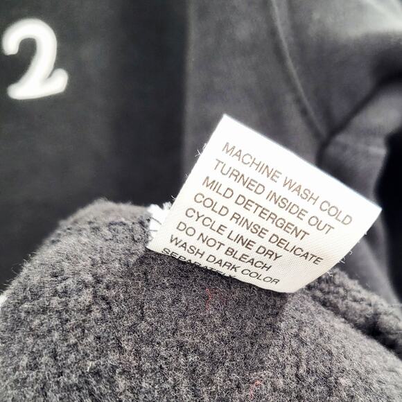 Queen Mary 2 Cunard Black & White Embroidered Logo and Script Crewneck Women’s S - Picture 7 of 7